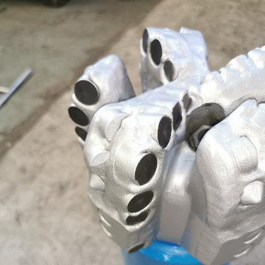 5-7/8 Inch Outer Diameter 5 Blade PDC Matrix Body Drill Bit API Reg Rock Drilling Tool