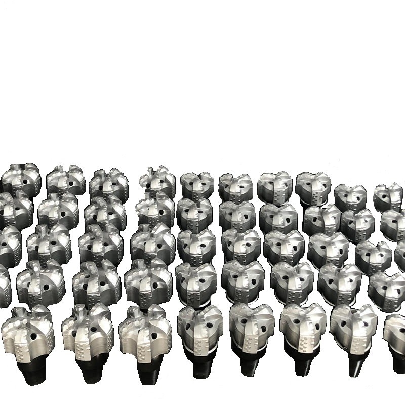 5 1/2′′ 5 Blade PDC Bit Matrix Body 2 3/8′′ API Reg Pin Drilling Rig Bit