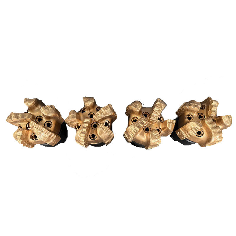 5 Blades PDC Bits Matrix Body 4-1/2′′ API Reg Pin Thread Rock Drill Bits