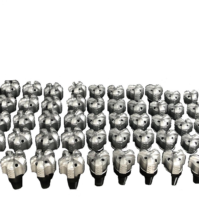 5 1/2′′ 5 Blade PDC Bit Matrix Body 2 3/8′′ API Reg Pin Drilling Rig Bit
